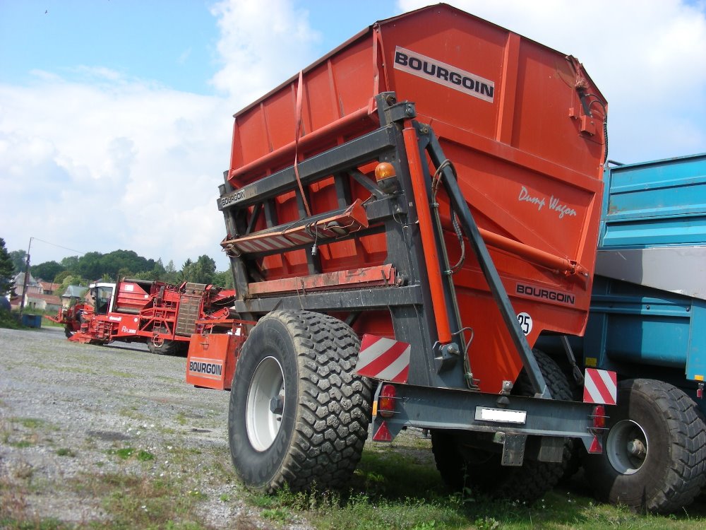 Bourgoin Dump Wagon (1).JPG