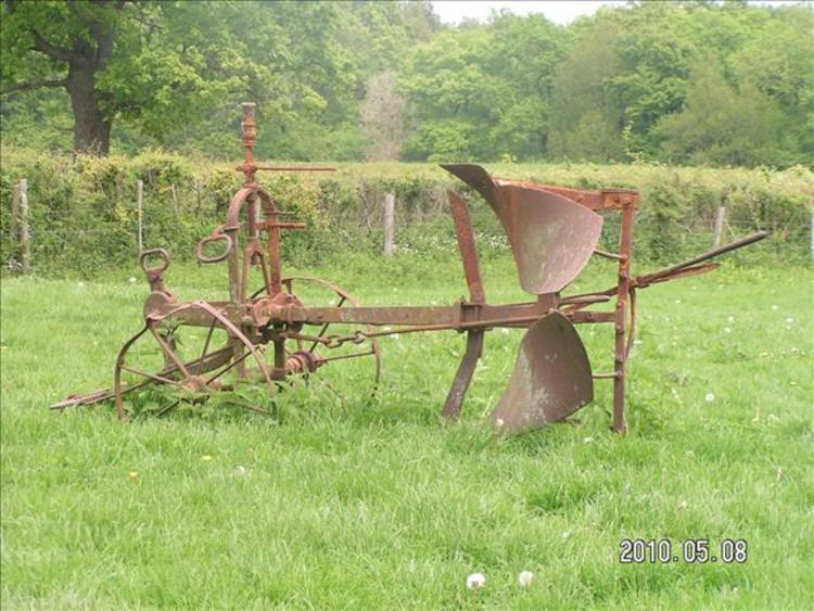 Charrue-1-soc-a-cheval-decoration-pour-jardin_7949038L.jpg