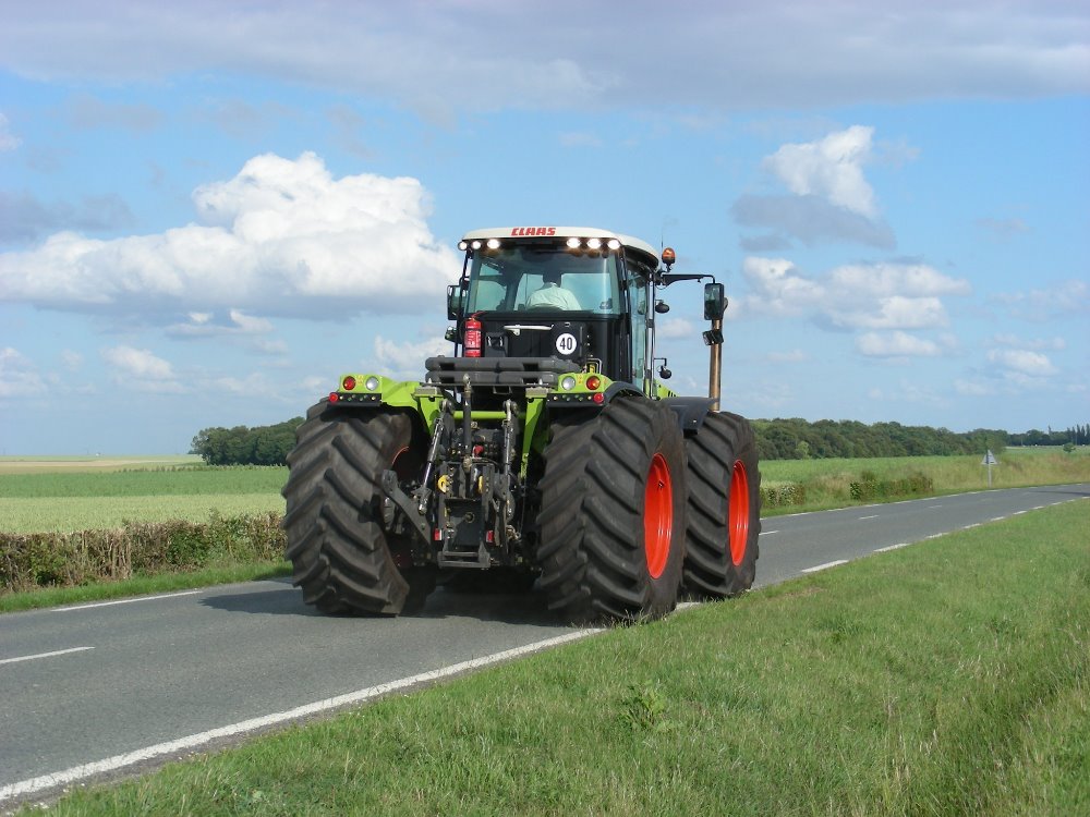 Claas Xerion 5000 2011 (2).JPG