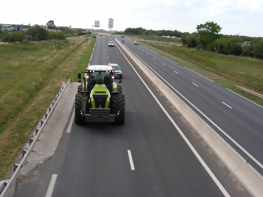 Claas Xerion 5000 2011 (8).JPG