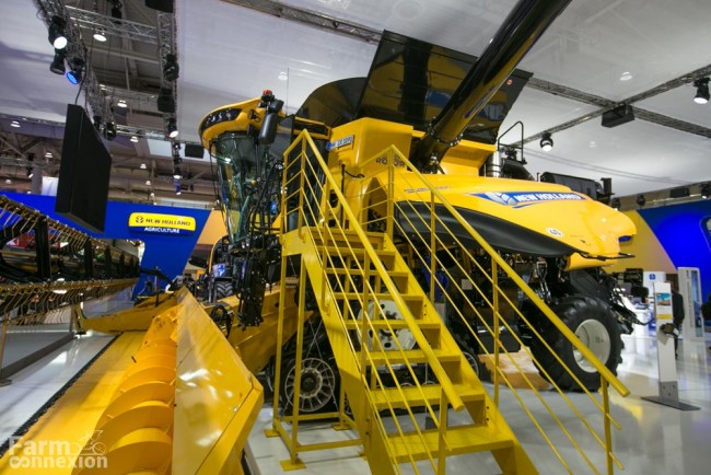 newholland-cr1090-02.jpg