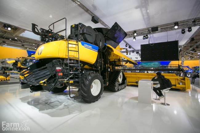 newholland-cr1090-01.jpg