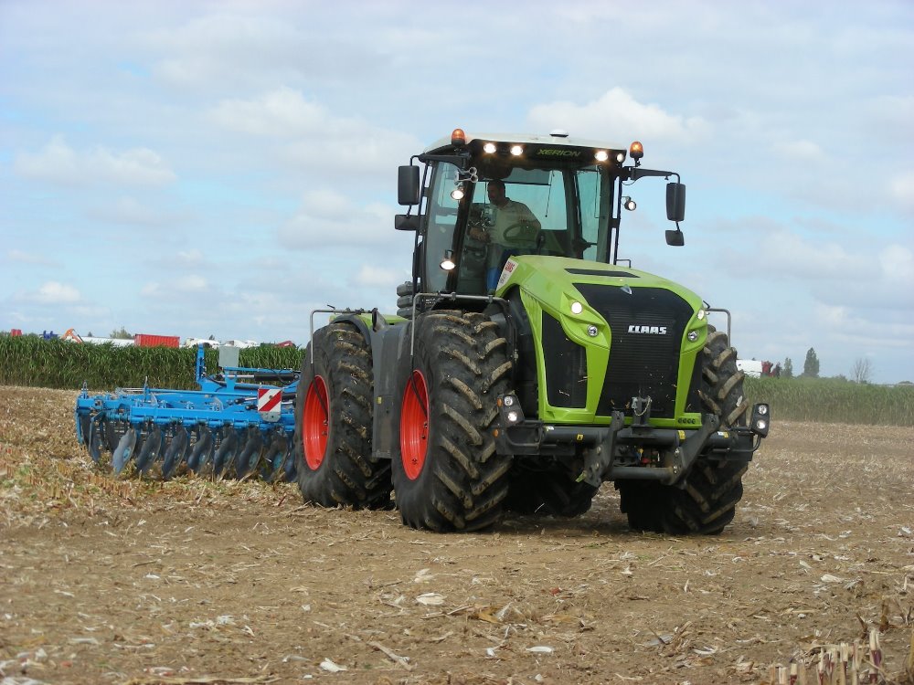 Claas Xerion 4000 2018 (1).JPG