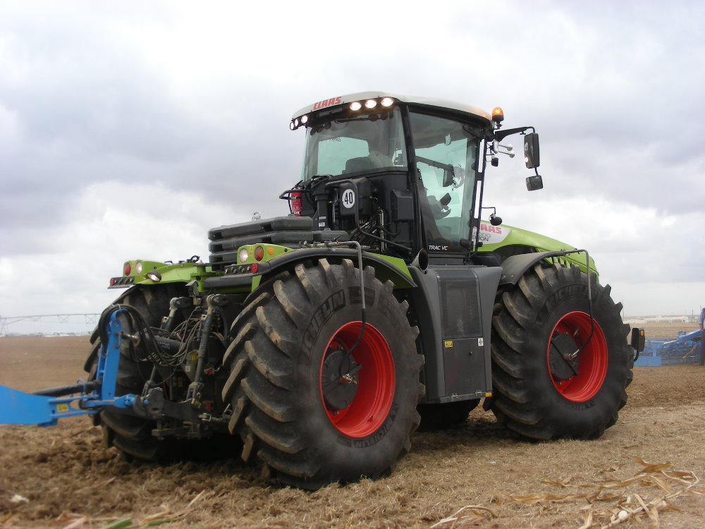 Claas Xerion 4000 2018 (2).JPG