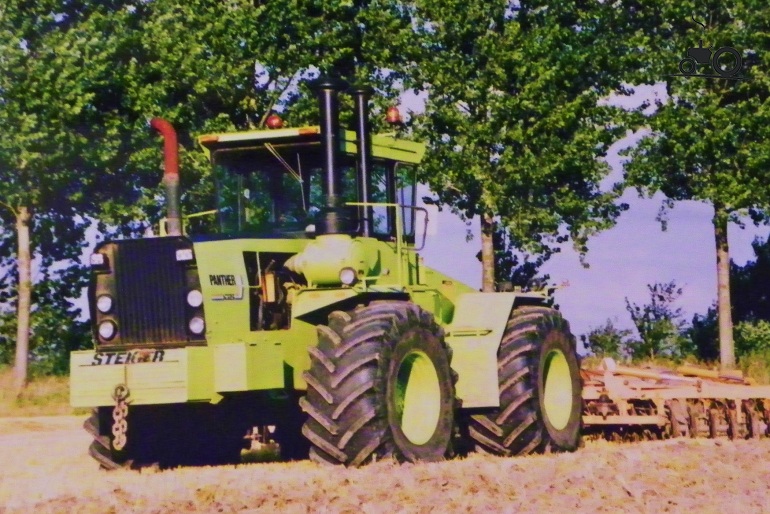 panther 325 holland.jpg