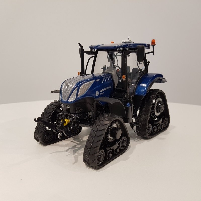 NEW HOLLAND T7.225 Blue Power.jpg