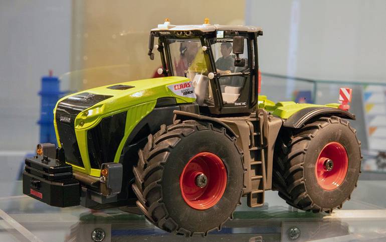 Claas Xerion 5000 (1).jpg