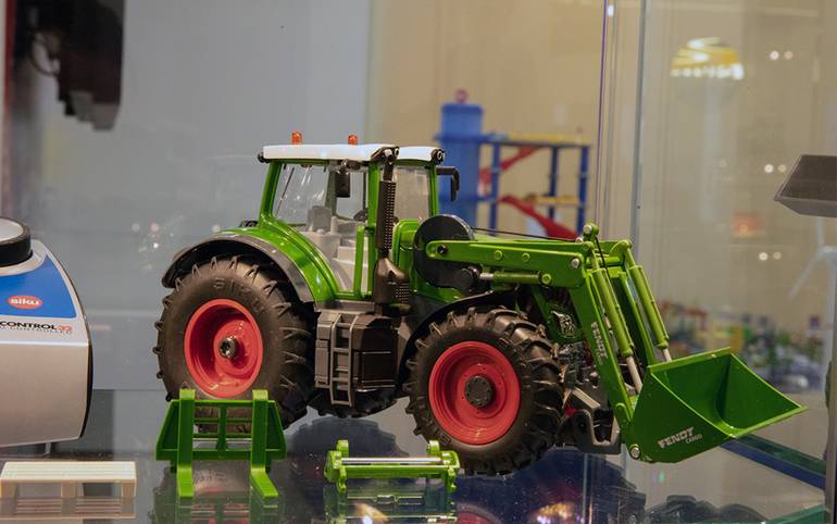 Fendt 933 RC.jpg