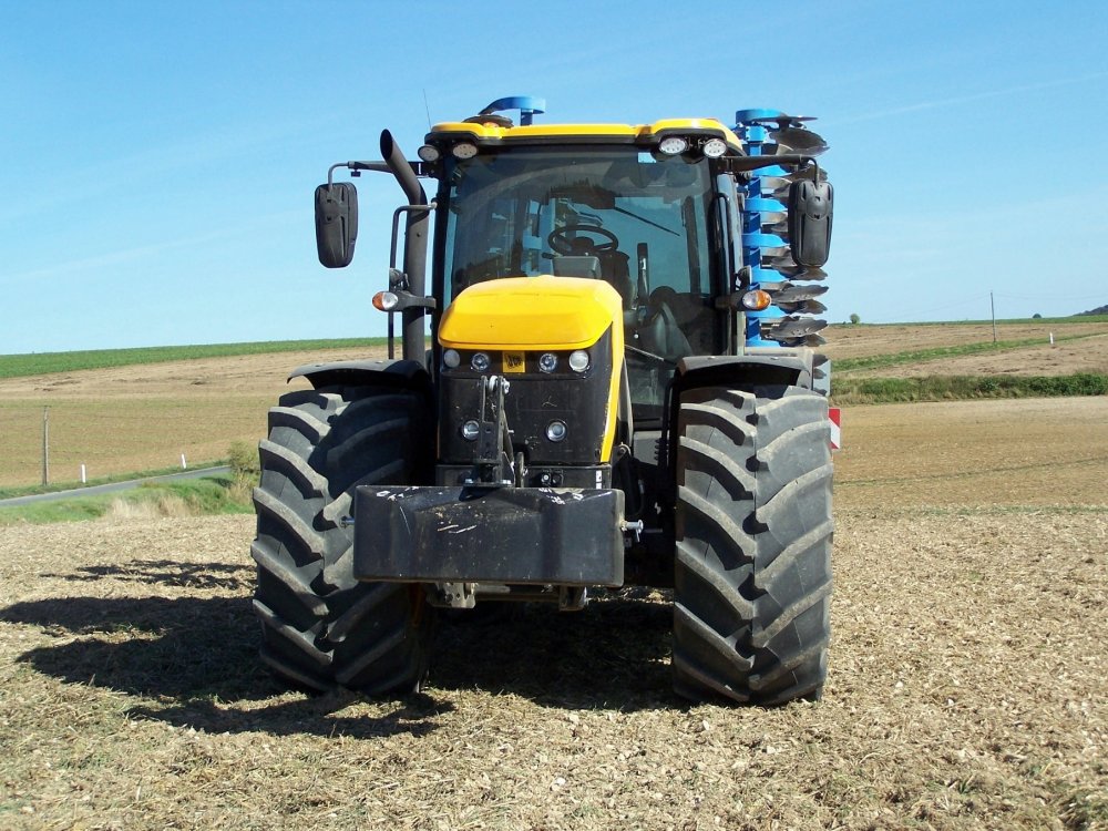 JCB Fastrac 4220 164.jpg