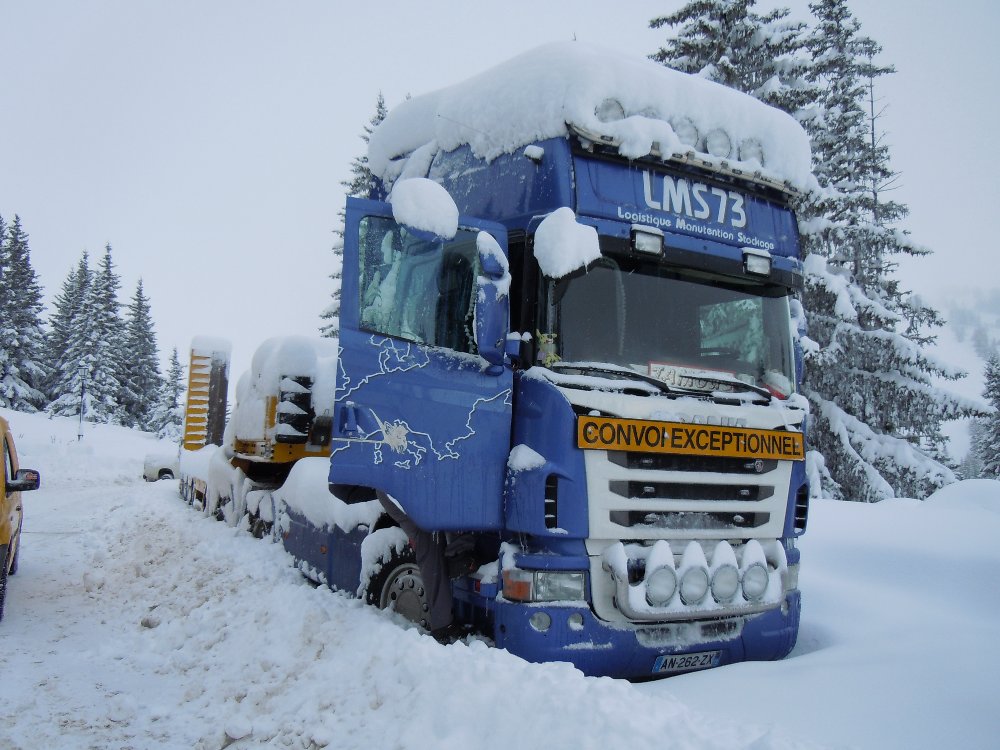 camion sous la neige.jpg