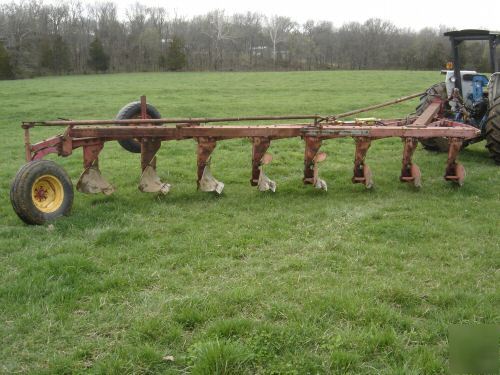 Massey-ferguson-8-bottom-plow-14-inch-shares-nice-imgpic.jpg