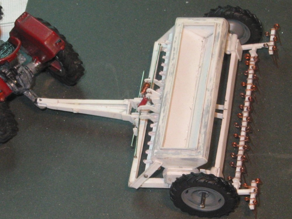 seed drill mini mf 005.jpg
