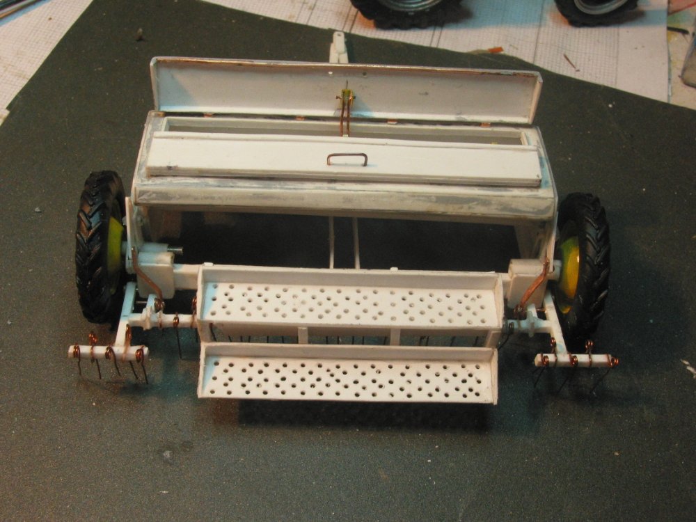 seed drill mini mf 024.jpg