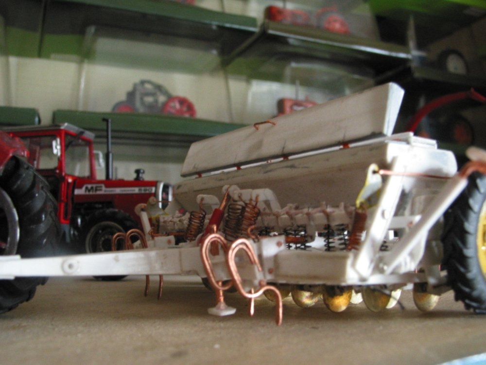 seed drill mini mf 115.jpg