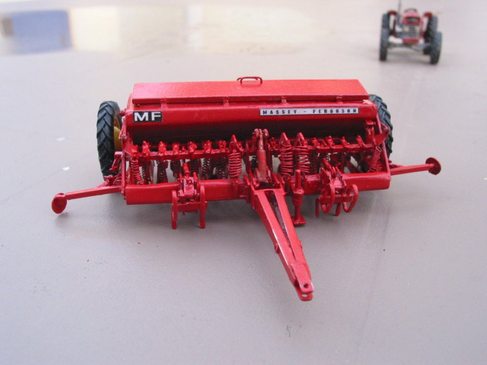 seed drill mini mf 158.jpg