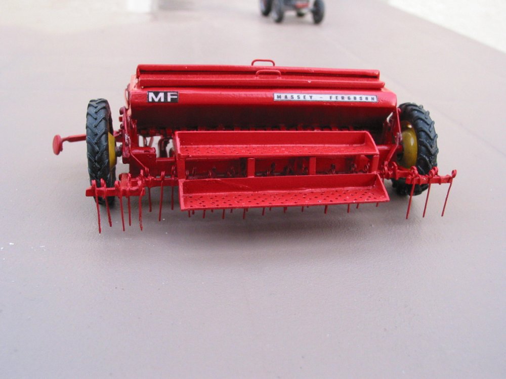 seed drill mini mf 159.jpg
