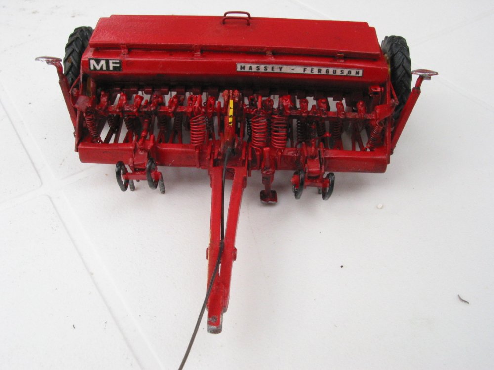 seed drill mini mf 196.jpg