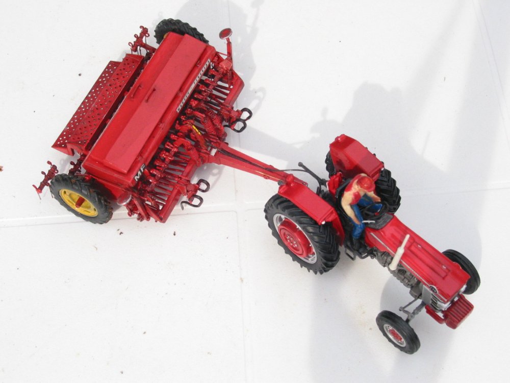 seed drill mini mf 202.jpg