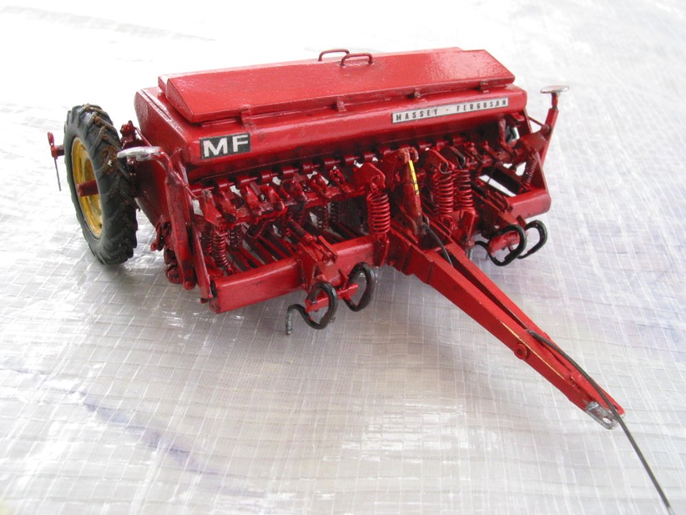 seed drill mini mf 205.jpg