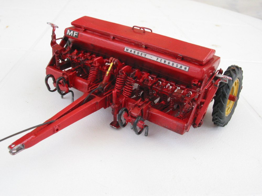 seed drill mini mf 209.jpg