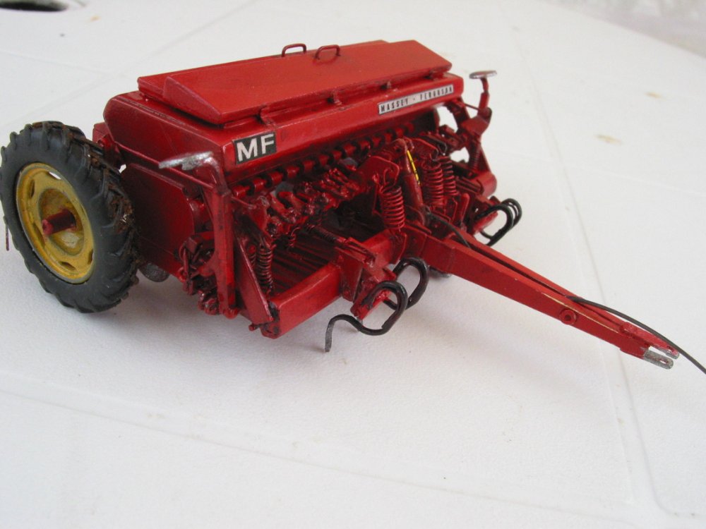 seed drill mini mf 210.jpg