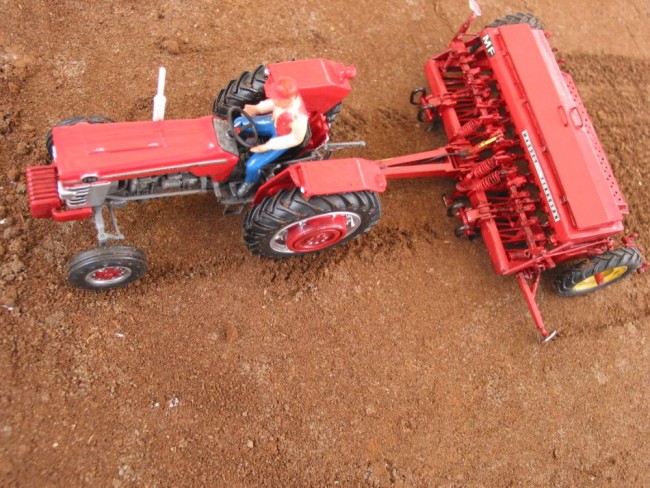 seed drill mini mf 213.jpg