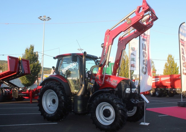 Case iH Maxxum 115 cvx.jpg