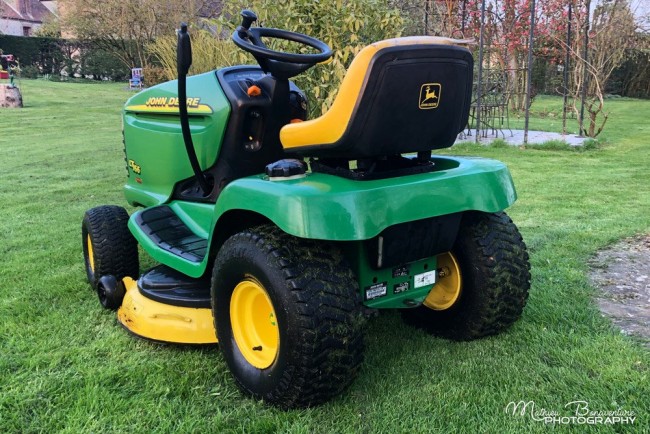 John-Deere-LT166-02.jpg