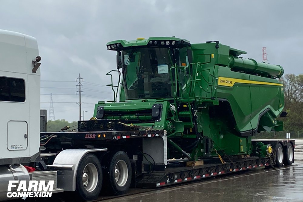 John-Deere-X9-combine-harvester-01.jpg