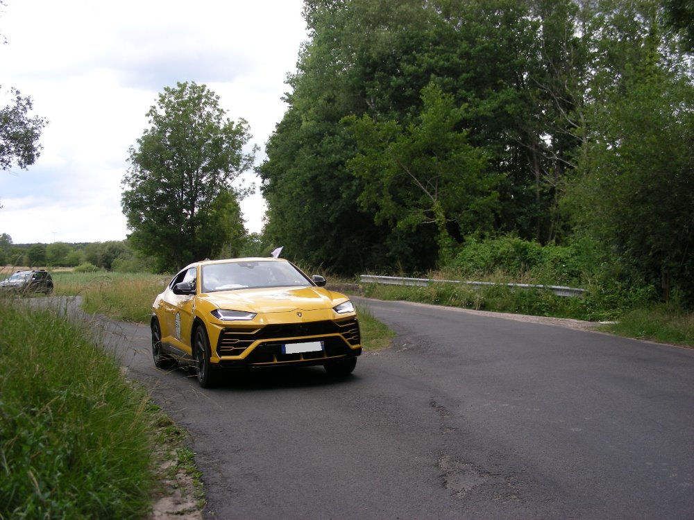 Lamborghini Urus 2.jpg