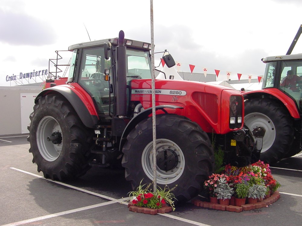 M-F 8280 (2003).JPG