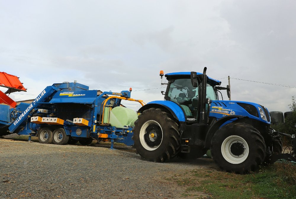 4New Holland T7.260 et Goweïl LT Master (sarl Boulignat).jpg