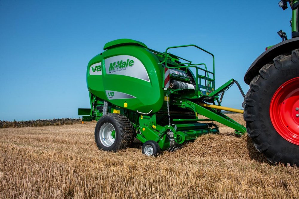 MCHALE V8950 BALING STRAW - SIDE VIEW.jpg