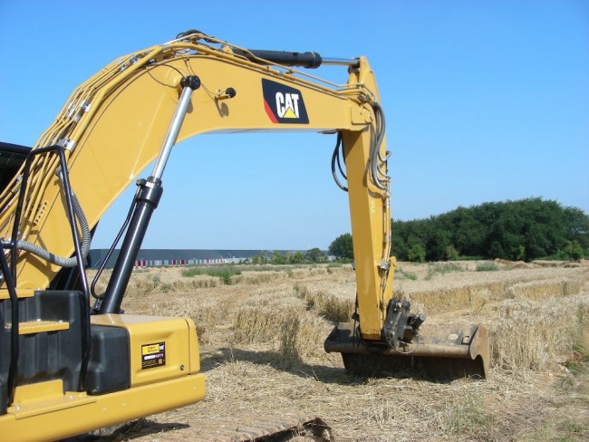 Cat 320 (2).JPG