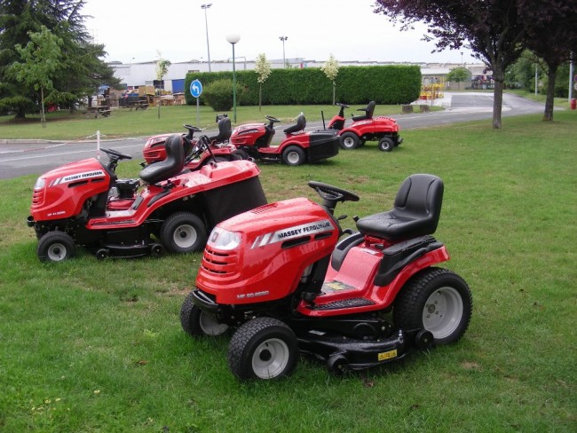 Massey Ferguson tondeuse.JPG