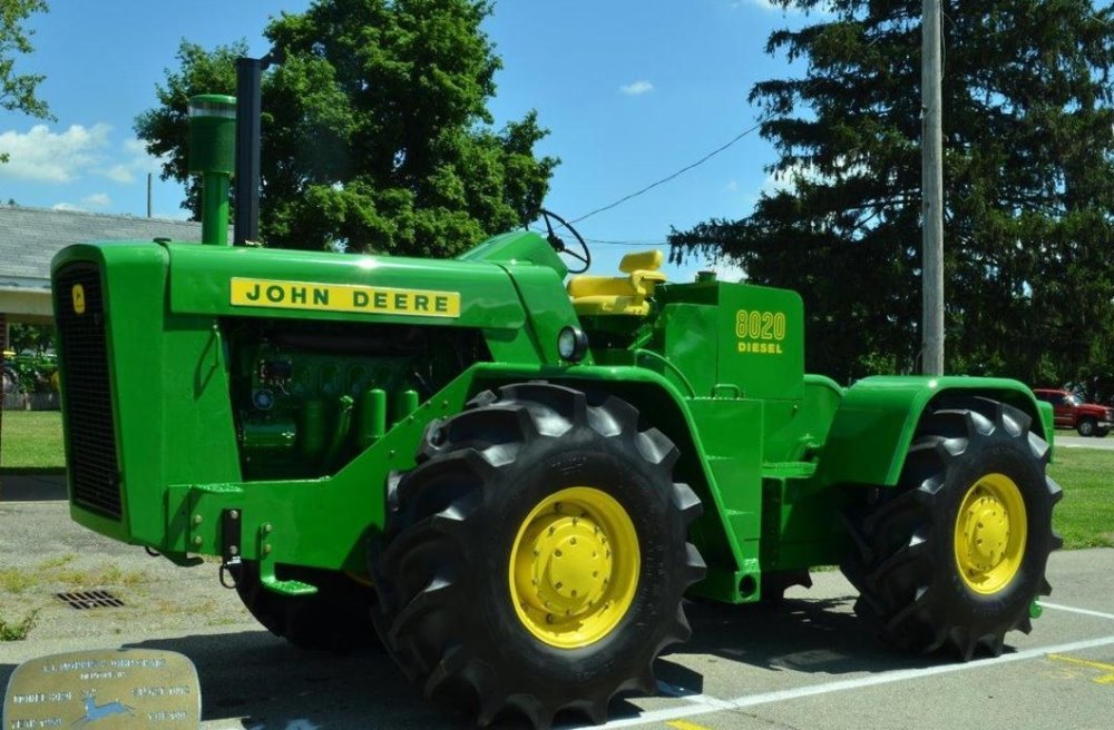 John Deere 8020.jpg