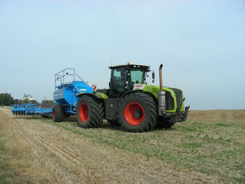 Claas Xerion 5000 2010 (4).JPG