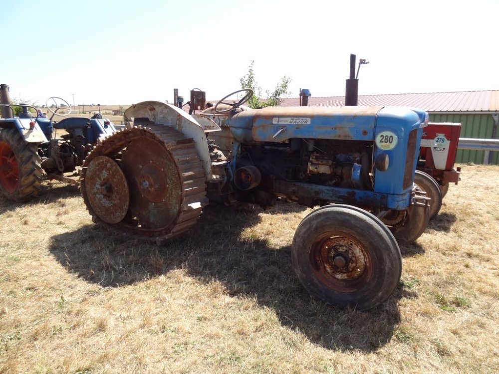 Fordson Super Major Roadless (1).JPG