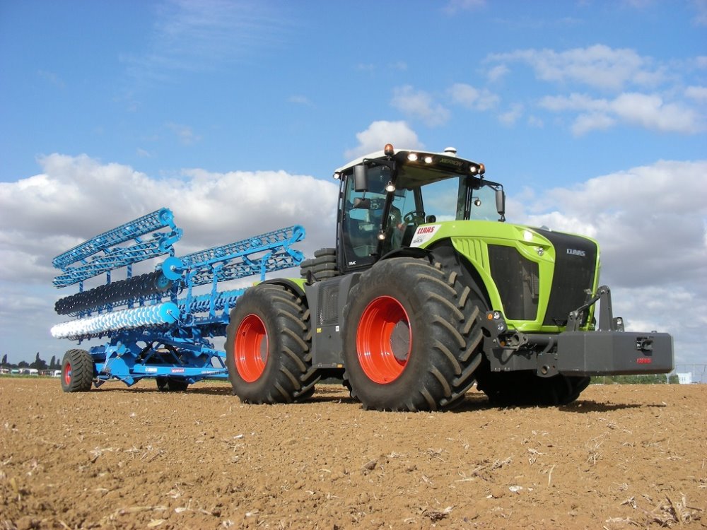 Claas Xerion 4500 2016 (1).jpg