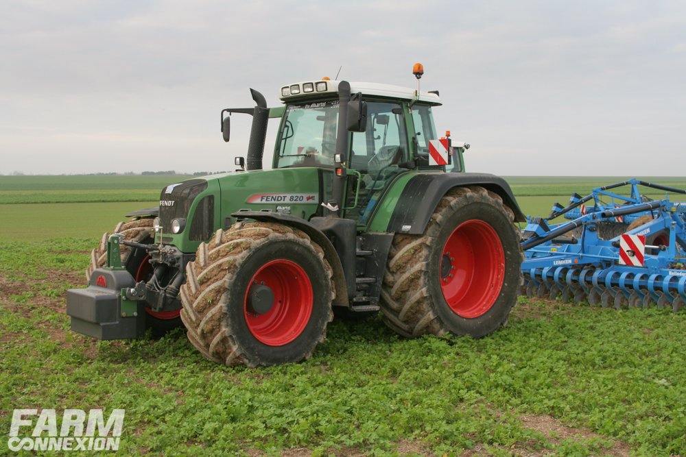 Fendt 820-.jpg