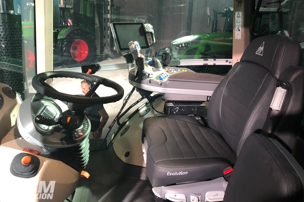 Fendt 900 Vario S5-3470.jpg