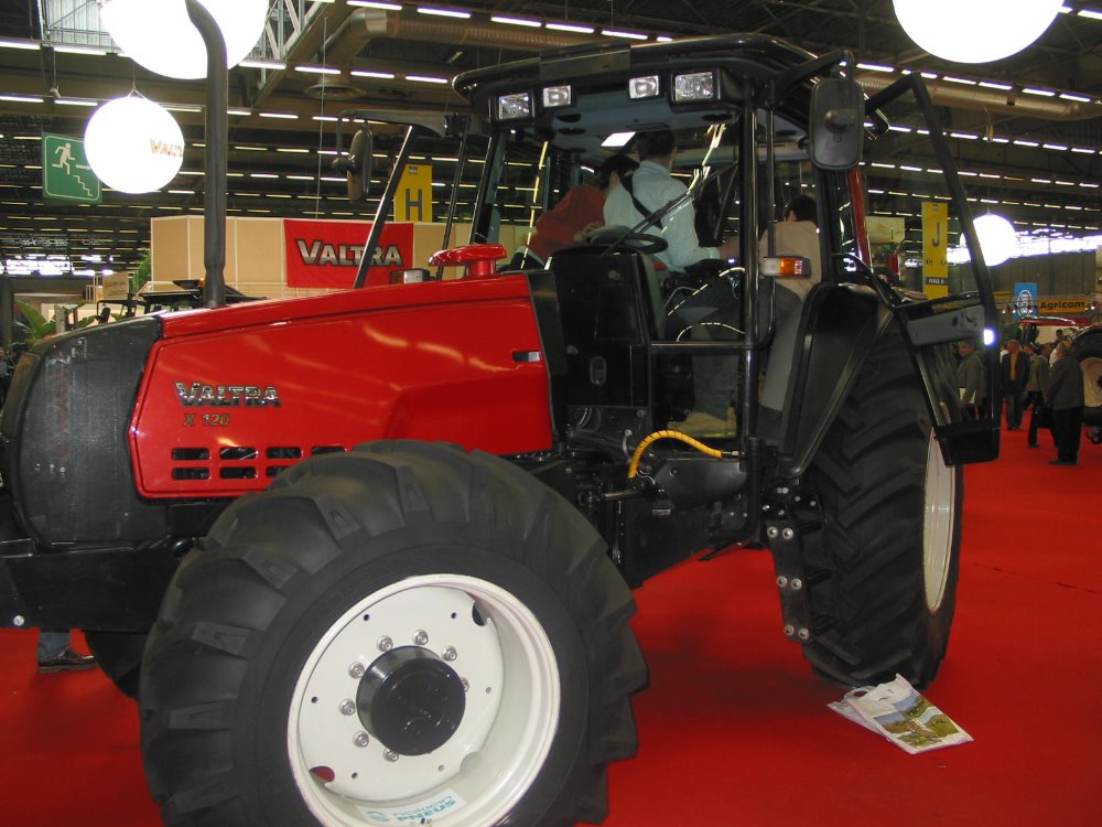 Valtra X120 2.jpg