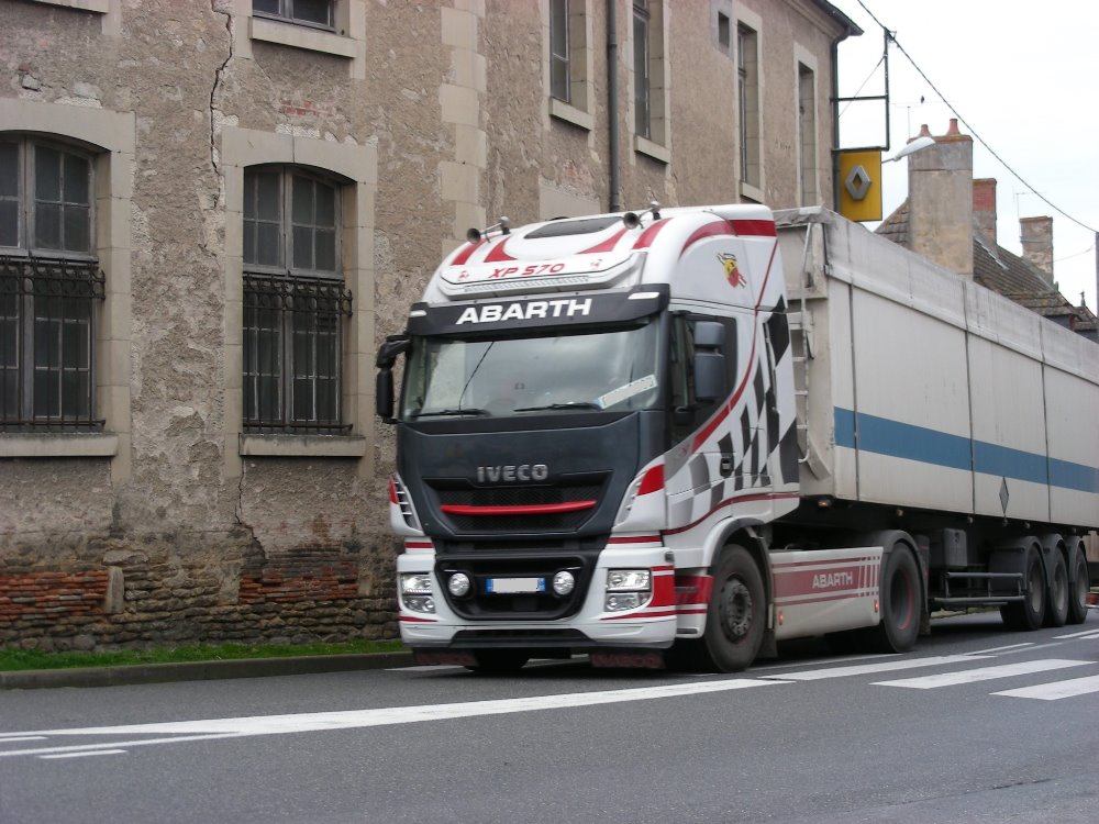 Iveco Stralis XP570 Abarth (1).JPG