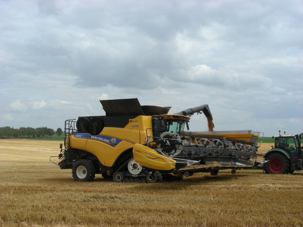 New Holland CR10-90 (3).JPG